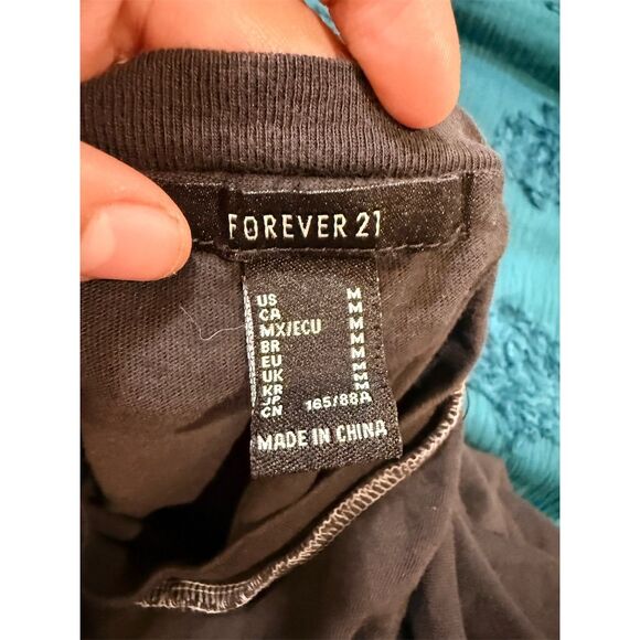 Forever 21 Women's Black Malibu Motors Graphic Crop Top Size M - Picture 2 of 5